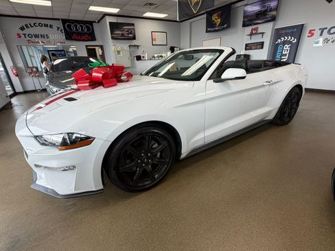Used 2018 Ford Mustang Premium w/ Black Accent Package RWD image 4