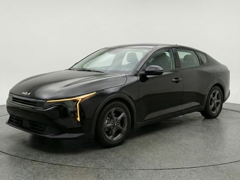 Used 2025 Kia K4 FWD image 3