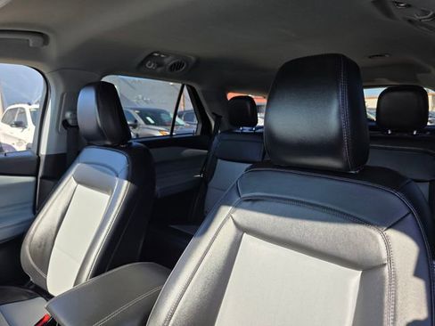 Used 2022 Ford Explorer XLT image 14