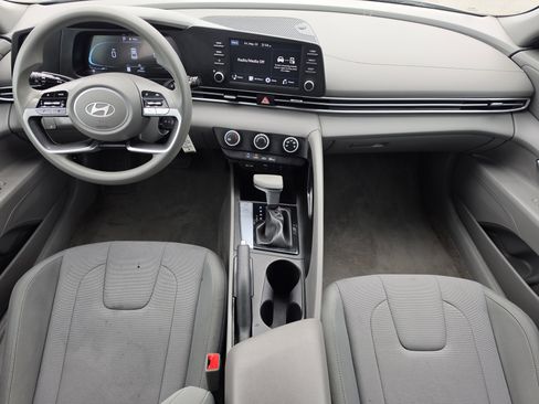 Used 2024 Hyundai Elantra SE FWD image 5