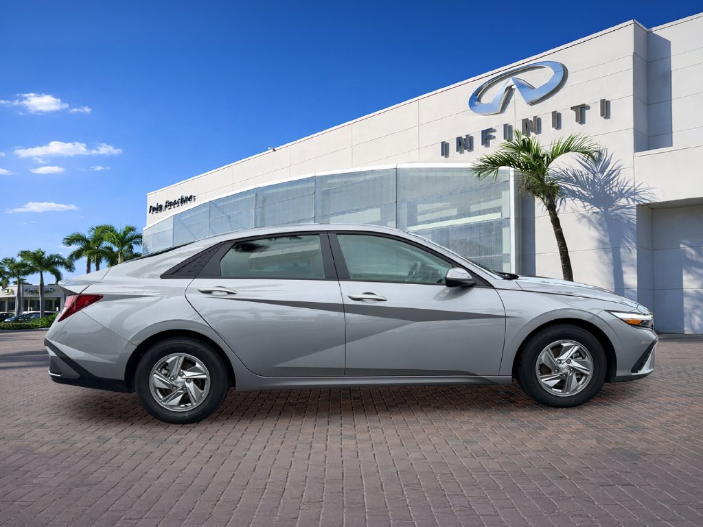 Used 2025 Hyundai Elantra SE FWD image 8