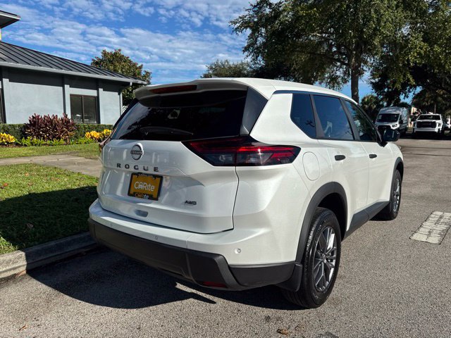 Used 2024 Nissan Rogue S AWD/4WD image 7