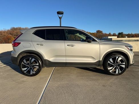 Certified 2025 Volvo XC40 B5 Plus image 10