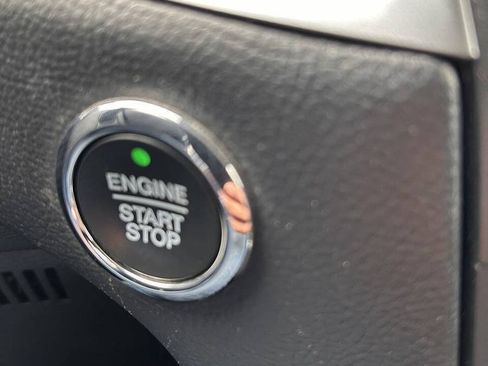 Used 2019 Ford Edge SE FWD image 4