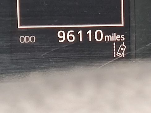 Used 2018 Toyota Highlander LE FWD image 36