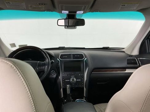 Used 2016 Ford Explorer Platinum image 27