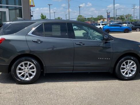 Used 2018 Chevrolet Equinox LT FWD image 2
