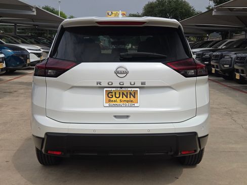 Certified 2025 Nissan Rogue SV FWD image 4