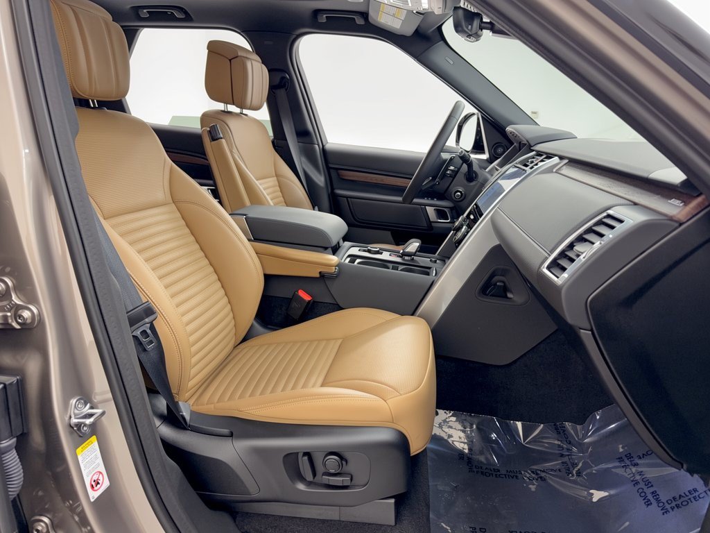 Certified 2026 Land Rover Discovery Dynamic SE AWD/4WD image 30
