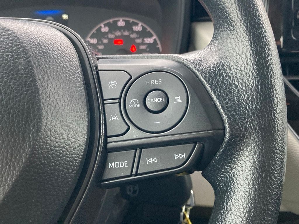 Used 2025 Toyota Corolla LE FWD image 17