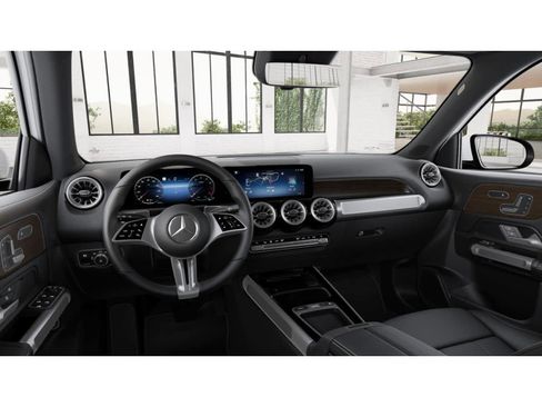 Used 2025 Mercedes-Benz GLB 250 image 2