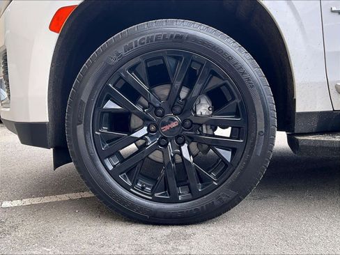 Used 2021 GMC Yukon SLT w/ SLT Premium Package AWD/4WD image 7