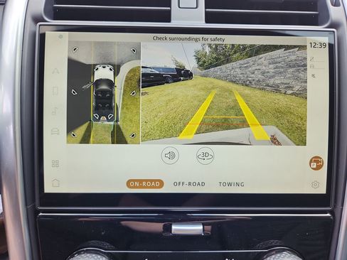 Used 2025 Land Rover Discovery S image 22