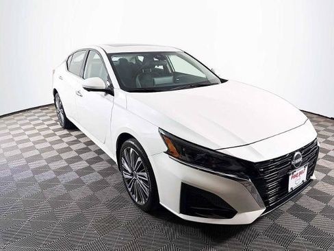 Certified 2025 Nissan Altima 2.5 SL AWD/4WD image 3