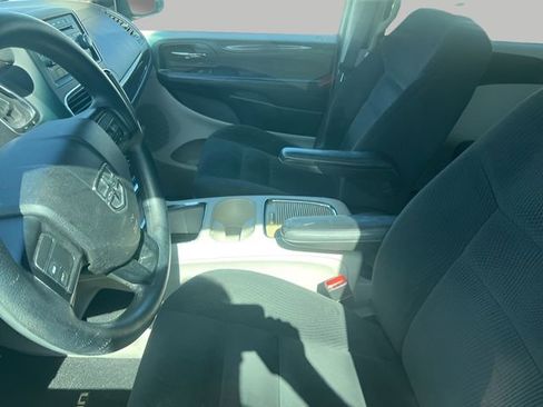 Used 2016 Dodge Grand Caravan SXT FWD image 5