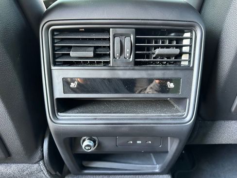 Certified 2024 Porsche Cayenne AWD/4WD image 40