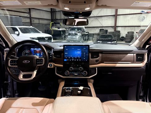 Used 2024 Ford Expedition Max Limited image 29