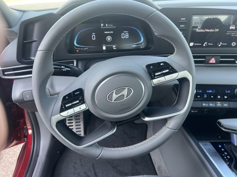 Used 2025 Hyundai Elantra Sport image 12