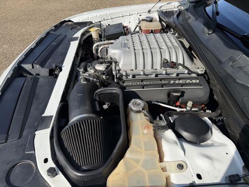 Used 2017 Dodge Challenger SRT Hellcat RWD image 25