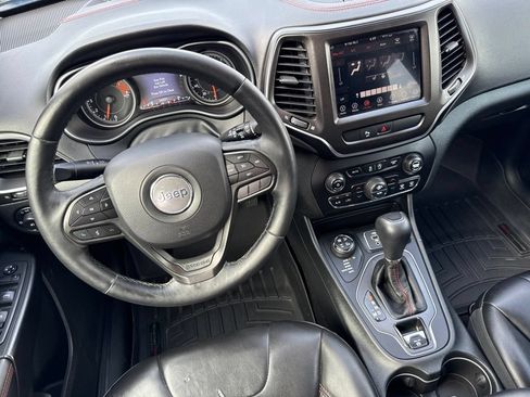 Used 2019 Jeep Cherokee Trailhawk w/ Cold Weather Group AWD/4WD image 32