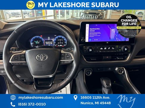 Used 2024 Toyota Grand Highlander AWD image 16