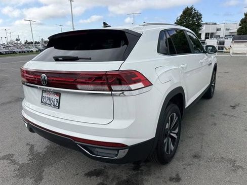 Certified 2025 Volkswagen Atlas Cross Sport SE image 6
