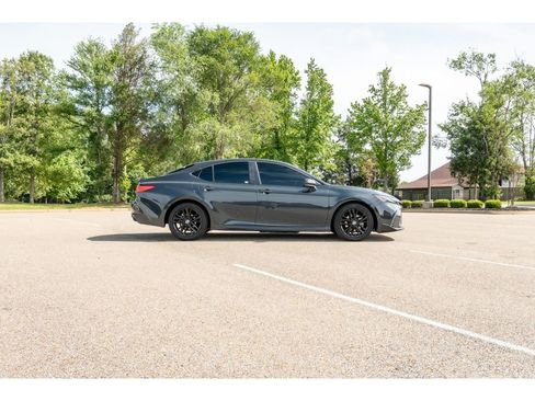 Used 2026 Toyota Camry SE FWD image 4