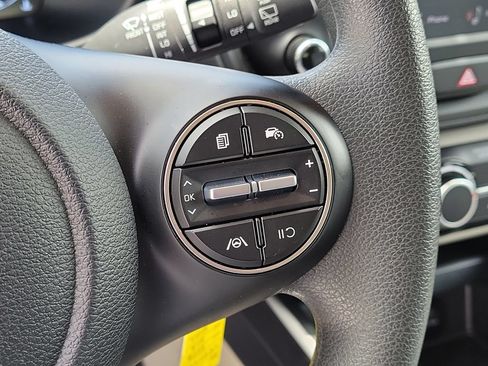 Used 2025 Kia Soul LX w/ LX Technology Package FWD image 29
