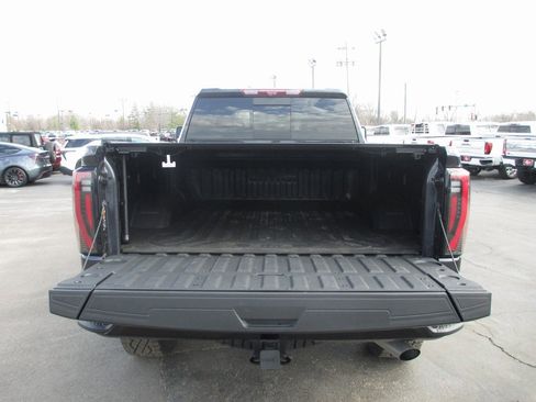 Used 2025 GMC Sierra 2500 AT4X image 10