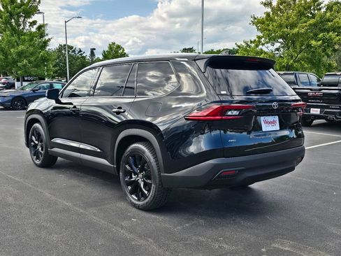 Used 2025 Toyota Grand Highlander AWD image 10