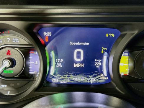 Used 2024 Jeep Wrangler Unlimited Sahara AWD/4WD image 40