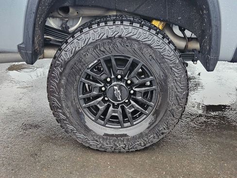 Used 2024 Chevrolet Silverado 2500 ZR2 image 9