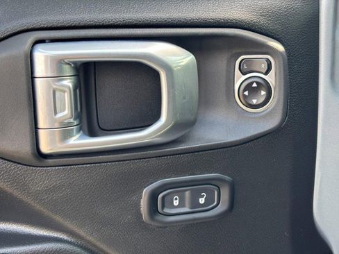 Used 2024 Jeep Wrangler Unlimited Sport AWD/4WD image 18