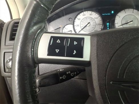 Used 2010 Chrysler 300 Touring image 22