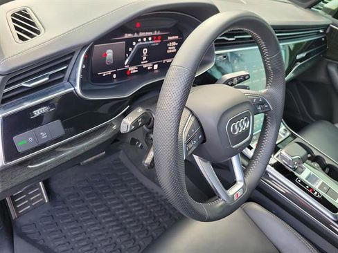 Used 2020 Audi SQ7 Premium Plus w/ Driver Assistance Package image 40