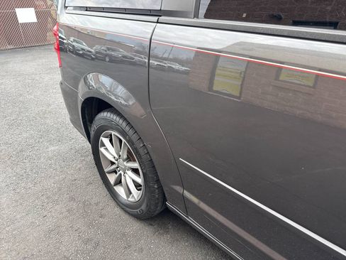 Used 2014 Dodge Grand Caravan SE FWD image 16