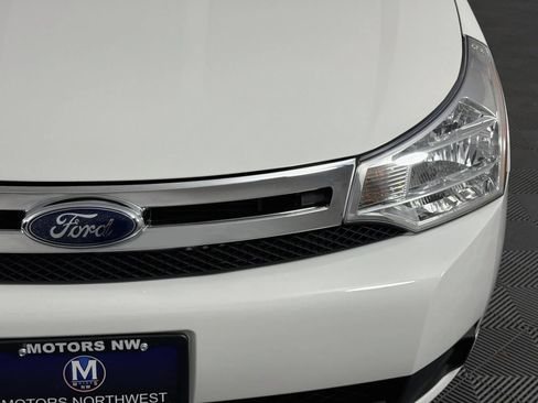 Used 2010 Ford Focus SE FWD image 4
