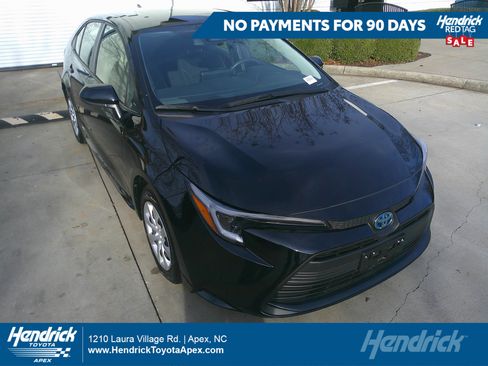 Used 2024 Toyota Corolla LE image 1