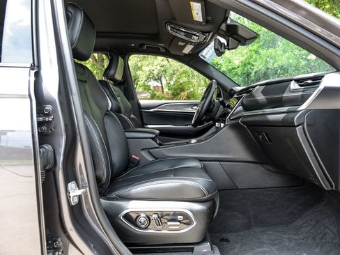 Used 2022 Jeep Grand Cherokee Overland w/ Luxury Tech Group IV RWD image 44