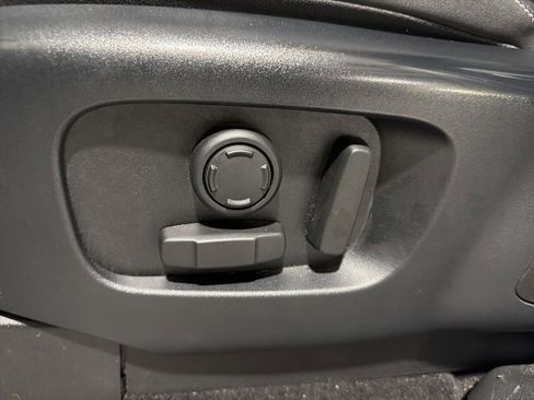 Used 2021 Land Rover Discovery S image 24