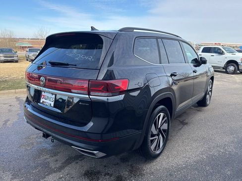 Used 2025 Volkswagen Atlas SE AWD/4WD image 3