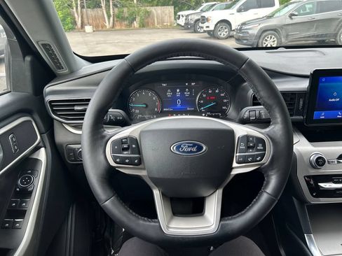 Used 2022 Ford Explorer XLT w/ Equipment Group 202A AWD/4WD image 23