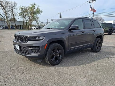 Used 2023 Jeep Grand Cherokee Altitude AWD/4WD image 6