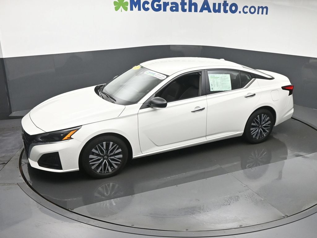 Used 2025 Nissan Altima 2.5 SV FWD image 21