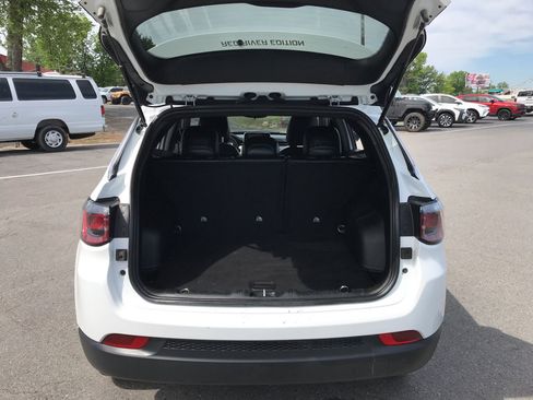 Used 2025 Jeep Compass Latitude AWD/4WD image 6