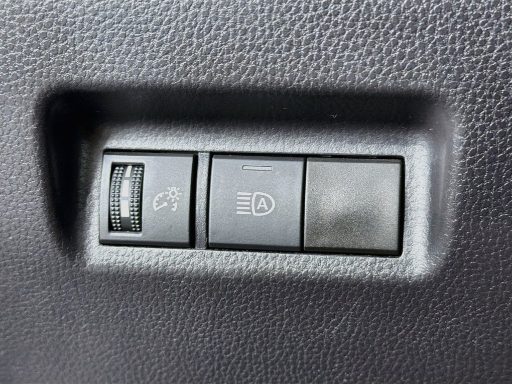 Used 2025 Toyota RAV4 XLE FWD image 15