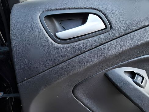 Used 2018 Ford Escape SE w/ SE Sport Appearance Package image 12