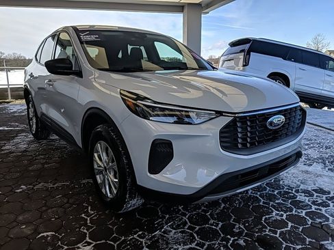 Certified 2025 Ford Escape Active image 3