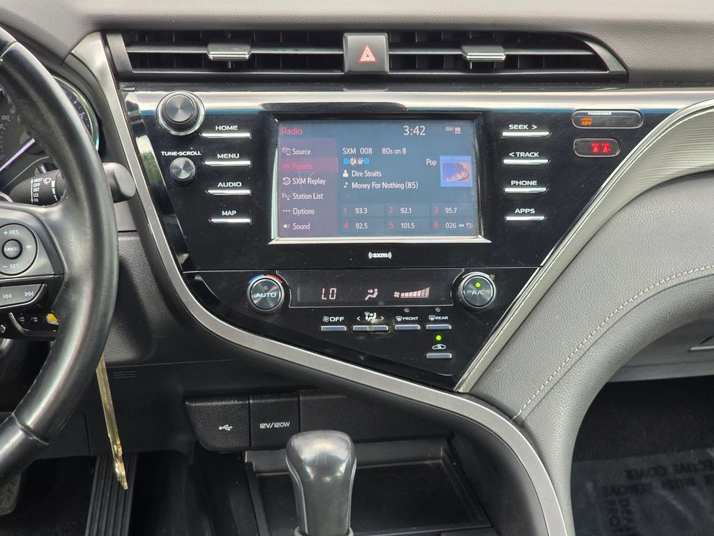 Used 2020 Toyota Camry SE FWD image 33