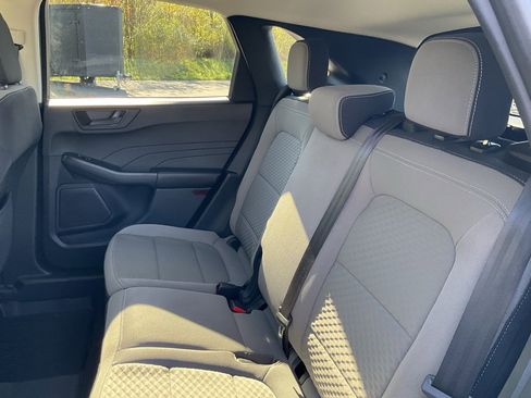 Used 2022 Ford Escape SE w/ SE Sport Appearance Package image 17